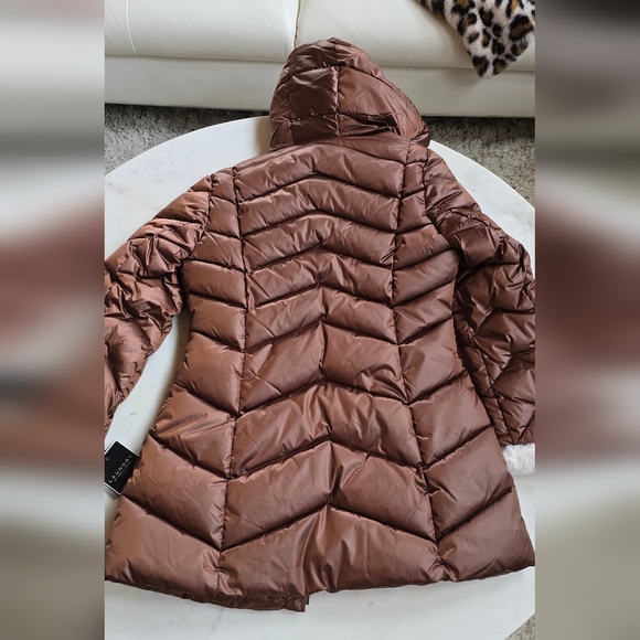 NWT Laundry by Shelli Segal puffer jacket with hood in cognac size medium - Picture 11 of 16